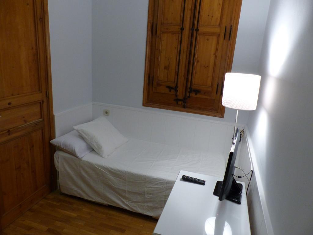 Gran Via Borrell Flat