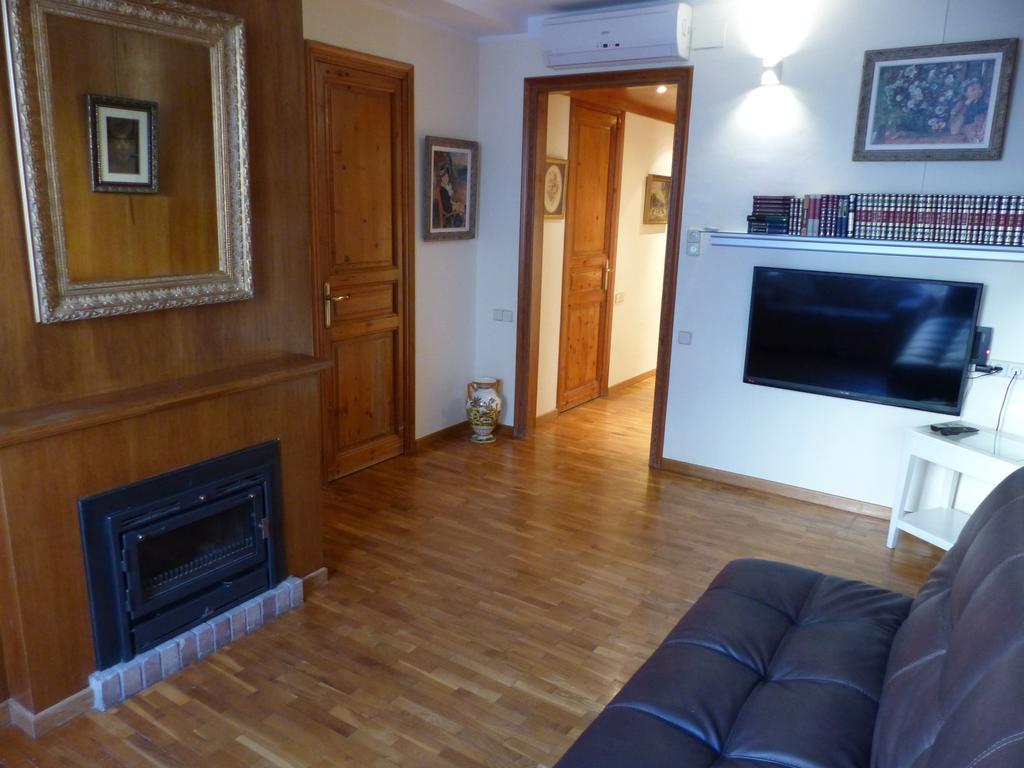 Gran Via Borrell Flat