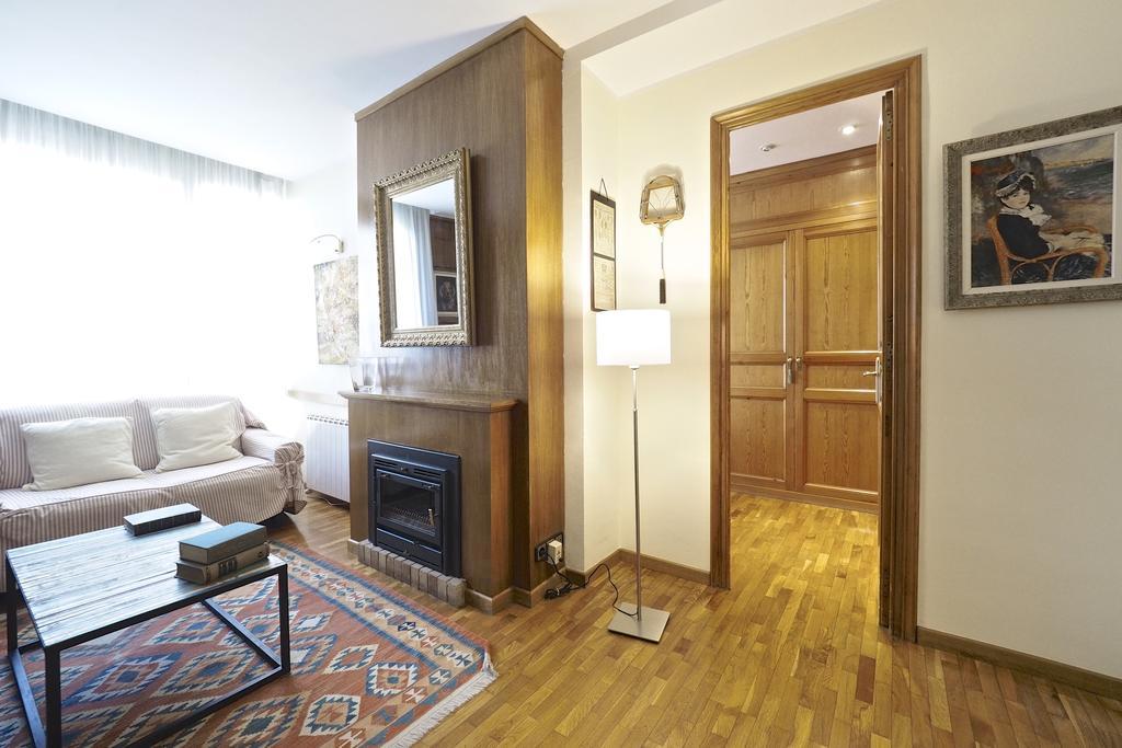 Gran Via Borrell Flat