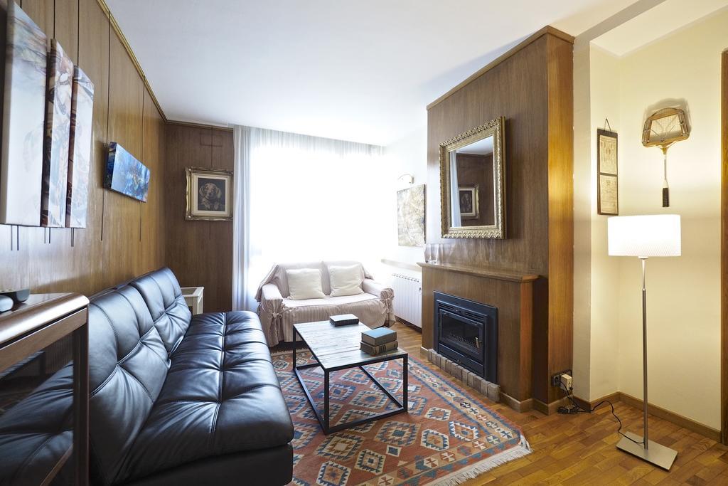 Gran Via Borrell Flat
