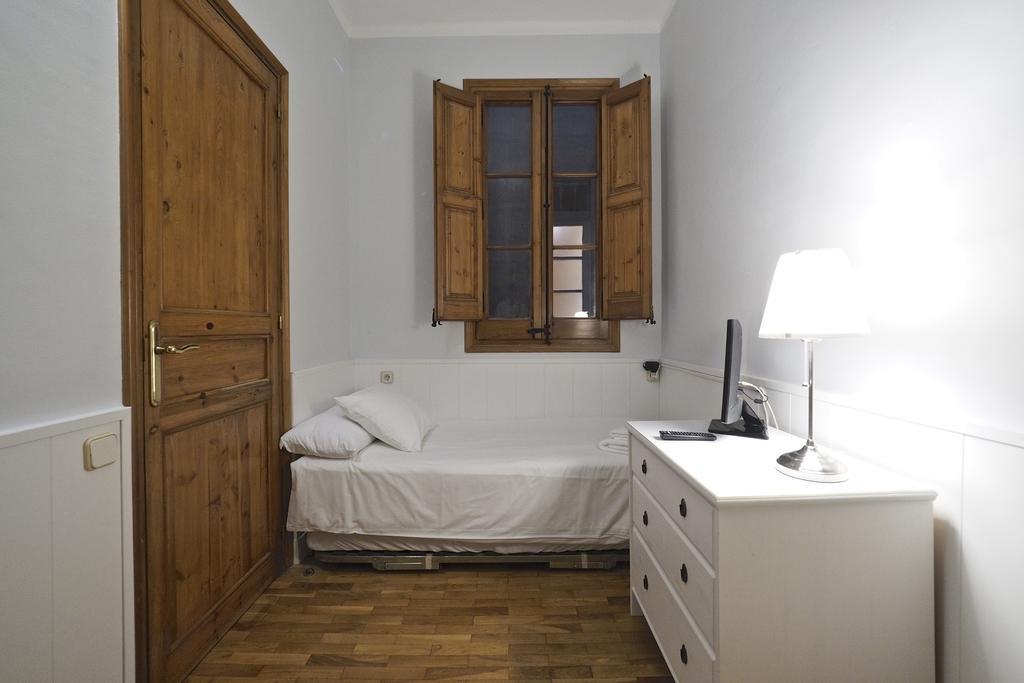 Gran Via Borrell Flat