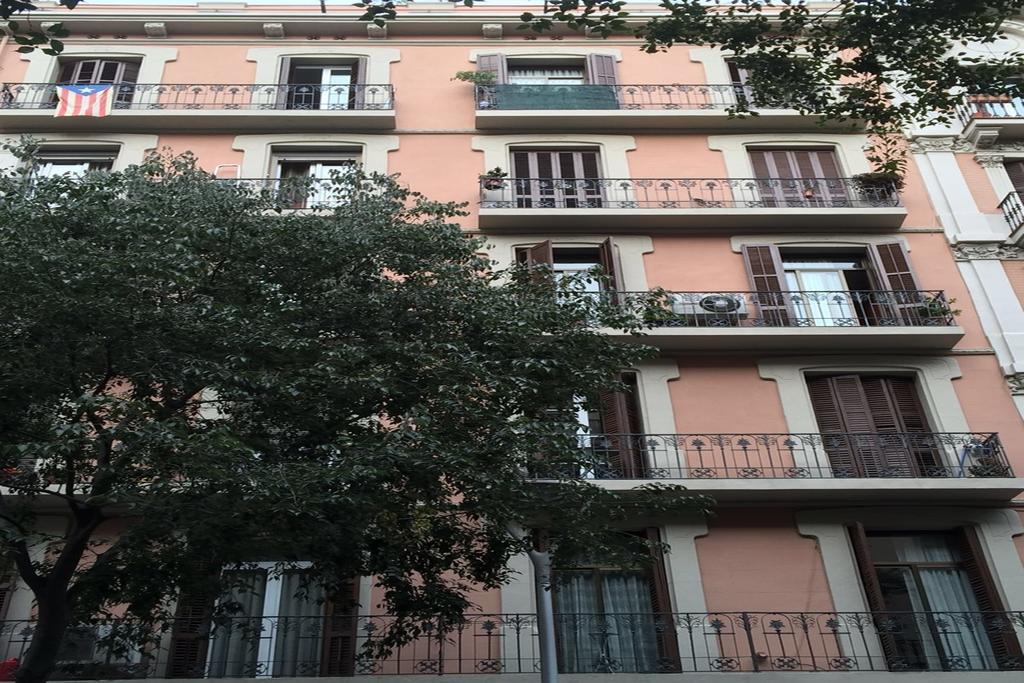 Gran Via Borrell Flat